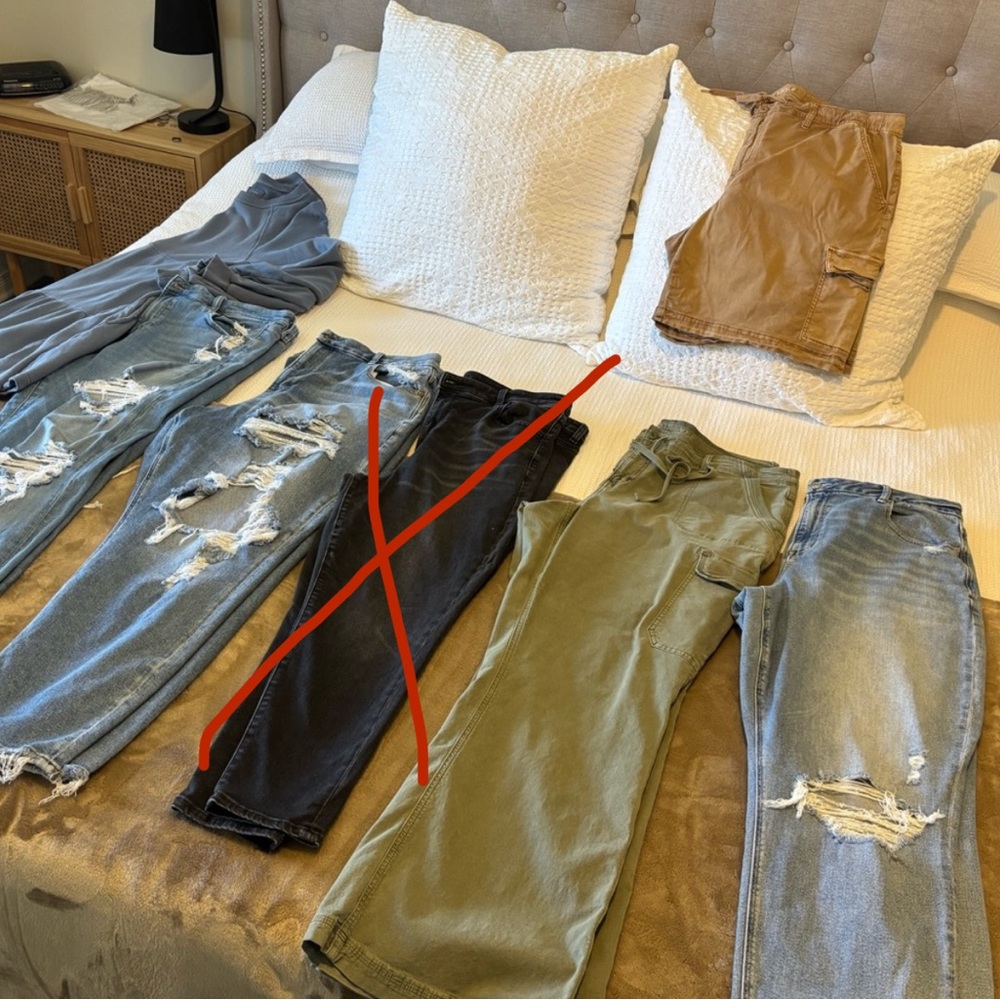 Women’s American Eagle clothing lot size 18-20